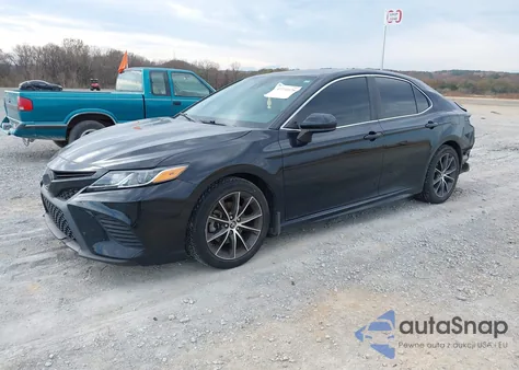 2018 Toyota Camry Se z USA, uszkodzony, nr VIN 4T1B11HK4JU099204